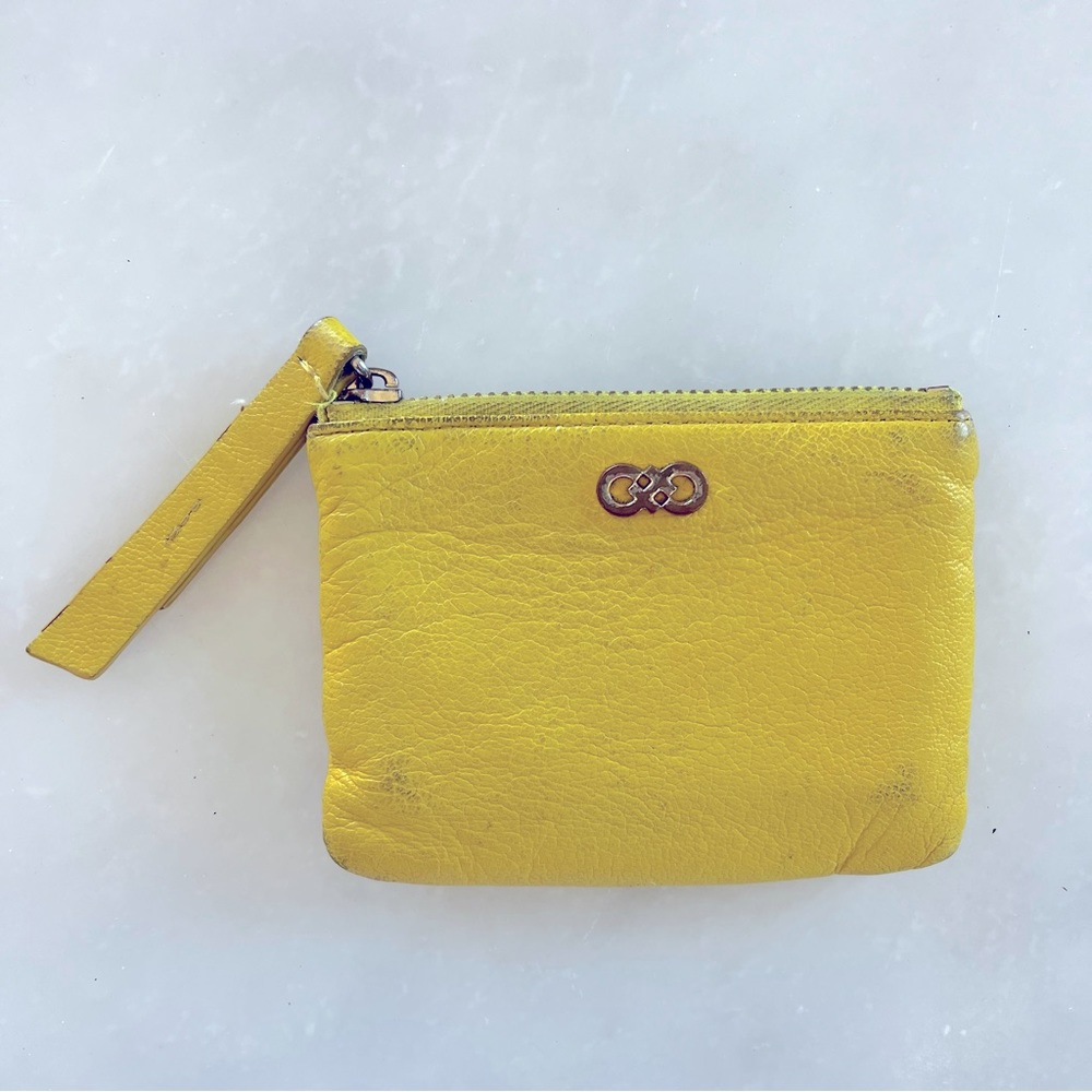 Cole Hann Small Leather wallet. Yellow.